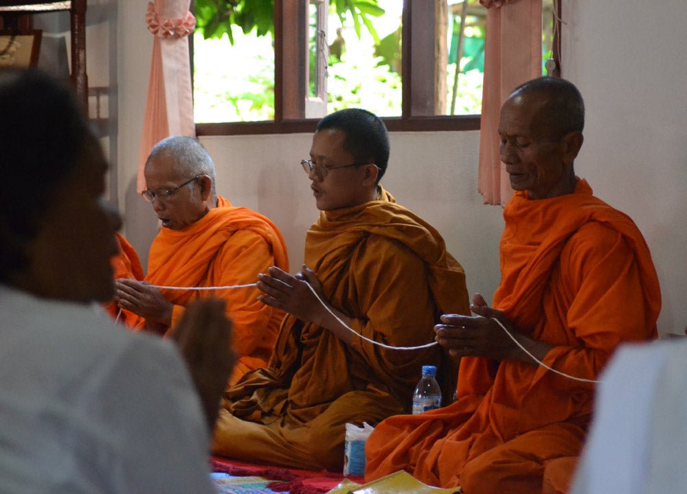 Inside the Temple: How Monks Bless Each Bracelet - yimyang.com